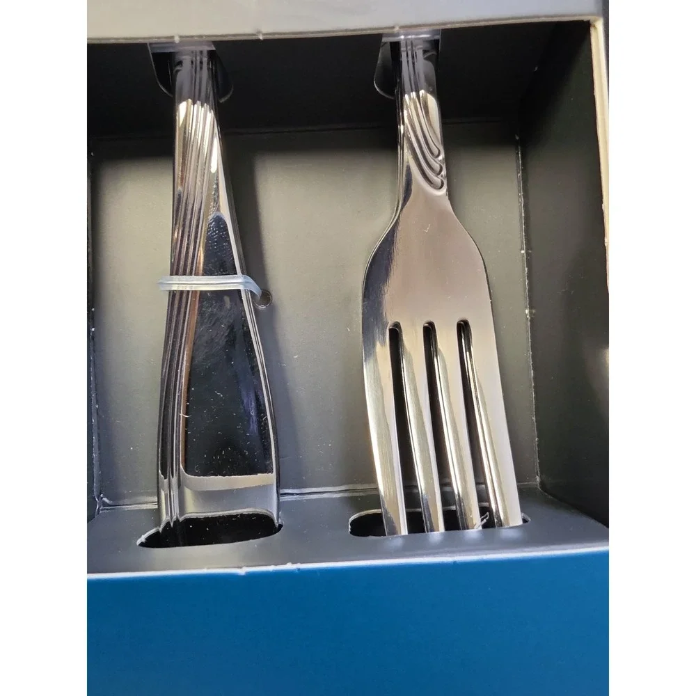 Oneida flatware set